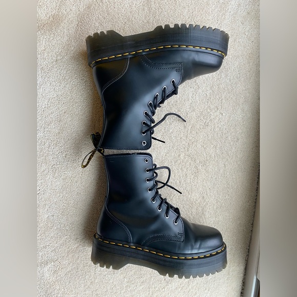 Size 8 black Dr. Martens Jadon platform boots - Picture 9 of 9